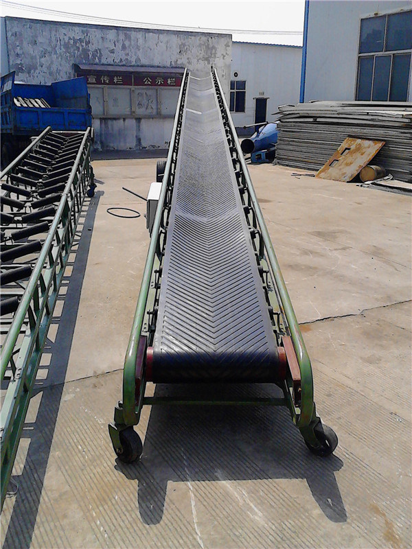 Long Distance Belt Conveyor for Handling Material